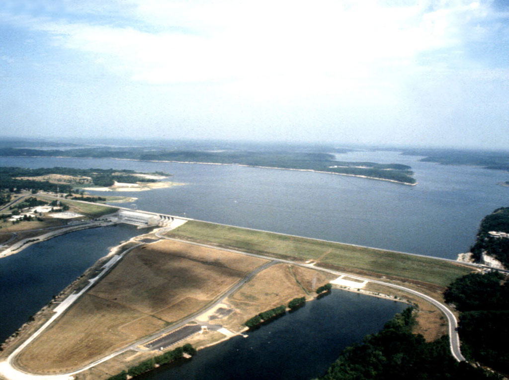 Harry S Truman Dam on the Ozark R near Warsaw, MO